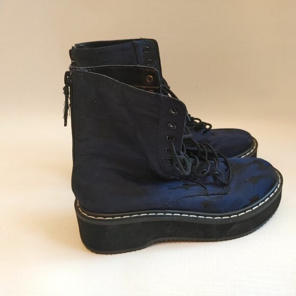 Kendall + Kylie Women's Hunt2 Combat Boot Navy and Black Camo Women's Size 5 - Picture 3 of 11